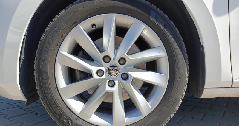 Skoda Superb cena 84900 przebieg: 185696, rok produkcji 2020 z Maszewo małe 352